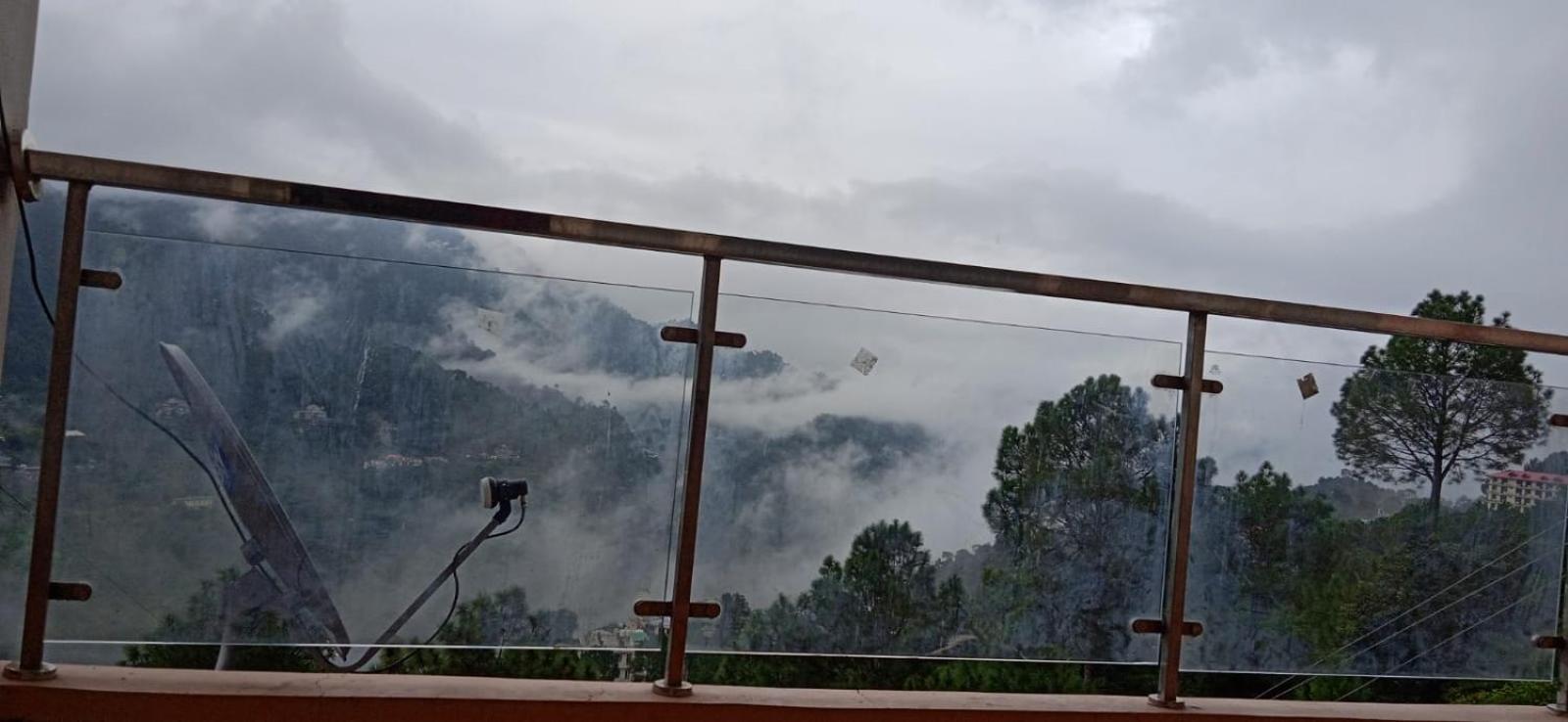 Mystic Forest View Kasauli I Serviced Villa I Best Seller I Vacations I Family Events I Open Air Lawn I Sky Bonfire I Kasauli By Exotic Stays Εξωτερικό φωτογραφία